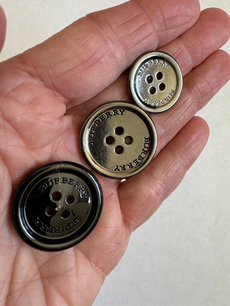 Burberry Buttons 3 Metal Gunmetal And Black